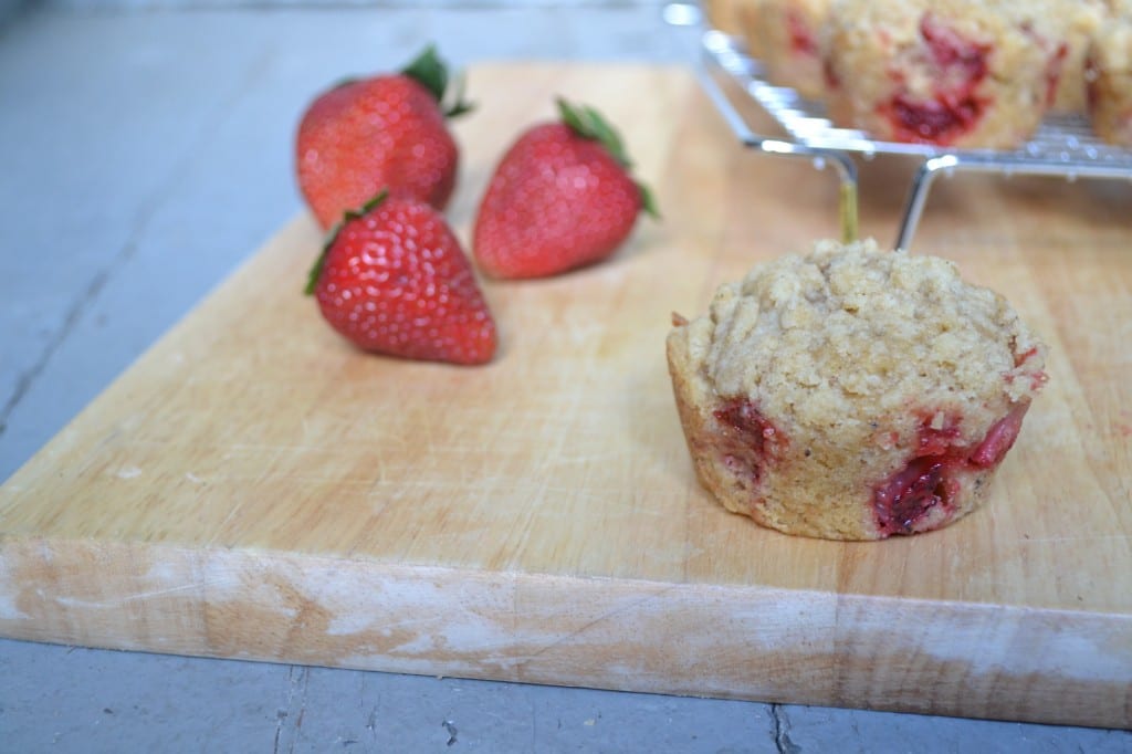 Peach & strawberry cobbler muffins