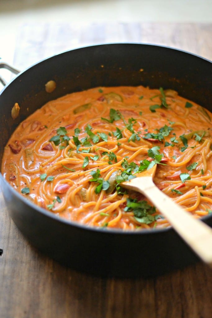 Meatless Monday: Creamy Vegetable Enchilada One Pot Pasta | Sarcastic Cooking