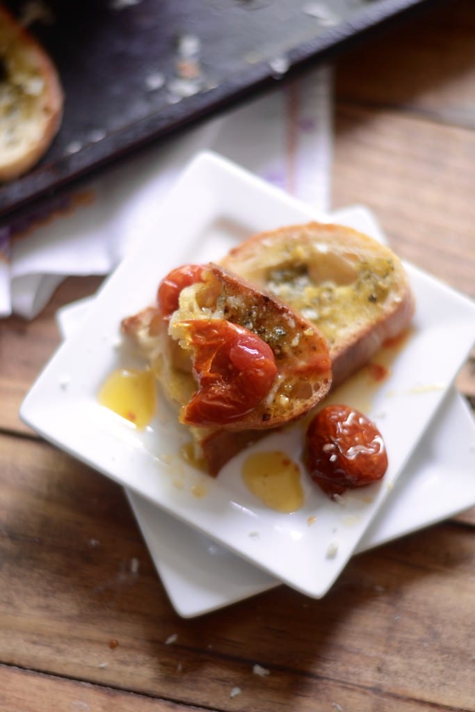 Roasted Tomatoes in Garlic Olive Oil with Pesto Crostini - perfect hands off appetizer - Sarcastic cooking