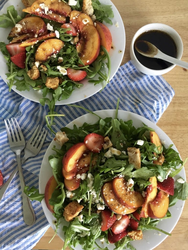 Say Bye to Summer with this Peach, Strawberry, & Arugula Salad with Brown Sugar Balsamic Vinaigrette | sarcasticcooking.com