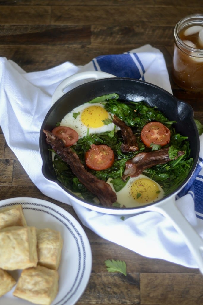 Spinach and Tomato Breakfast Skillet with Bacon and Eggs! - Sarcastic Cooking