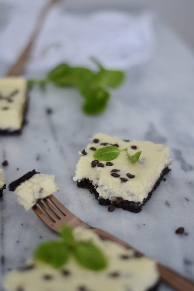 fresh Mint and Chocolate Chip Cheesecake Bars with an Oreo Crust! @sarcasticcook