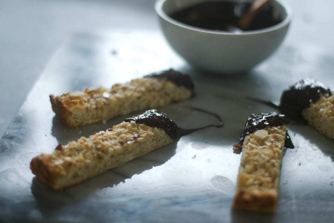 macaroon dipped
