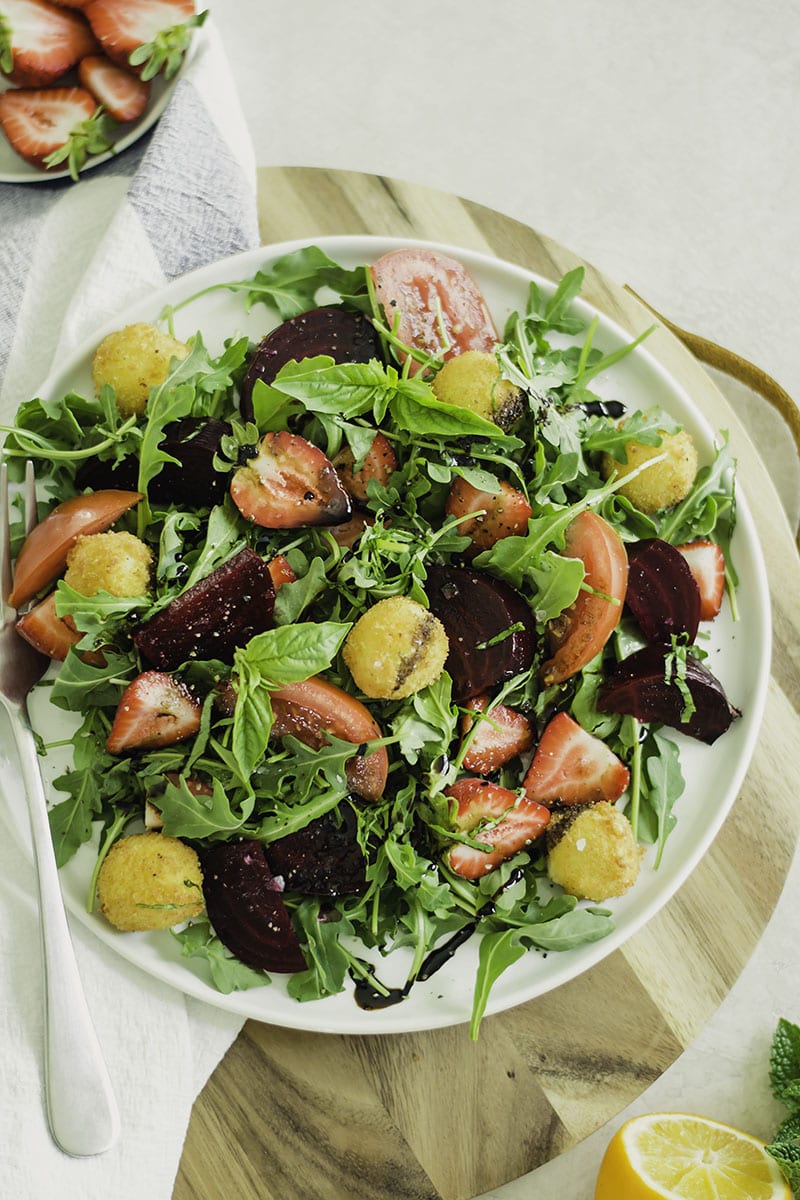 Beet, Strawberry, Fried mozzarella and Arugula Salad - Sarcastic Cooking