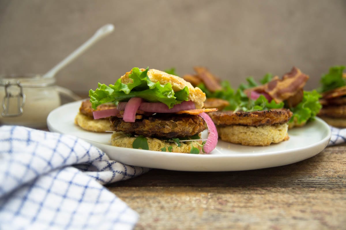 chile lime fried green tomato sandwiches with bacon | sarcastic cooking