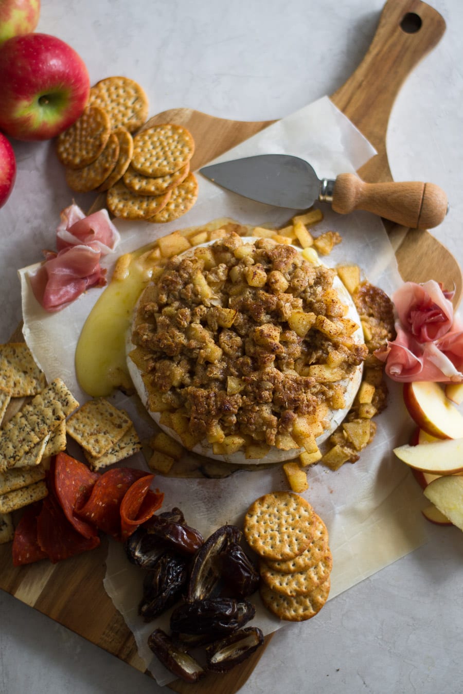 Apple Crisp Baked Brie | Sarcastic Cooking #holiday #appetizer #thanksgiving #bakedbrie