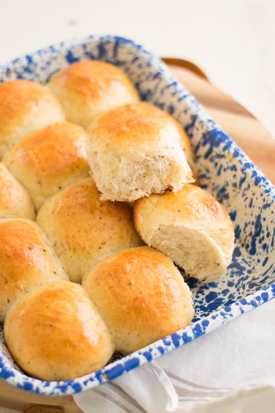 Cracked Black Pepper Dinner Rolls | Sarcastic Cooking #bread #dinnerrolls