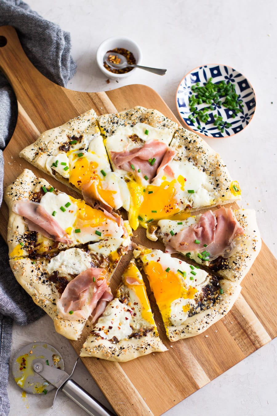 Everything Bagel Breakfast Pizza aka Bagel Smuggler Copycat Pizza | Sarcastic Cooking