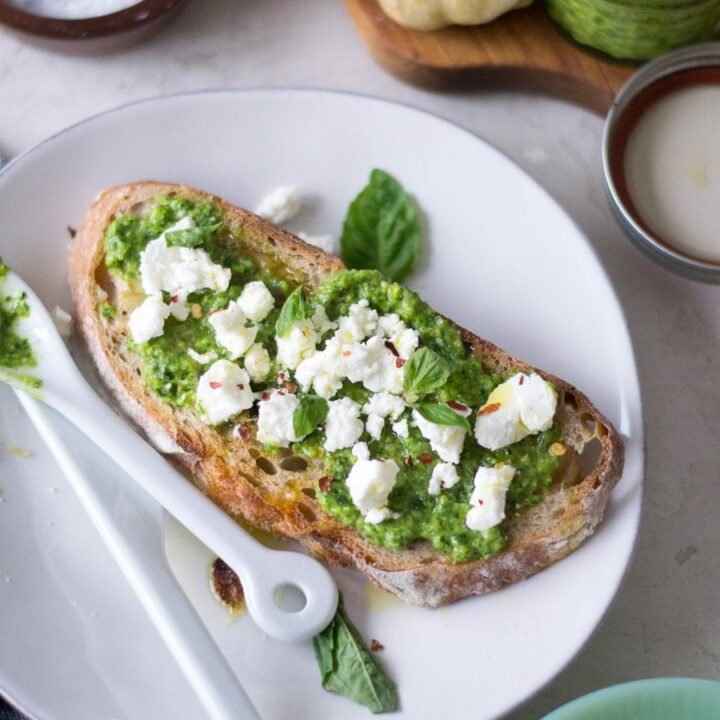 Pesto and Goat Cheese Garlic Bread | Sarcastic Cooking