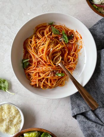 Classic Spaghetti Pomodoro from The Bear | Sarcastic Cooking