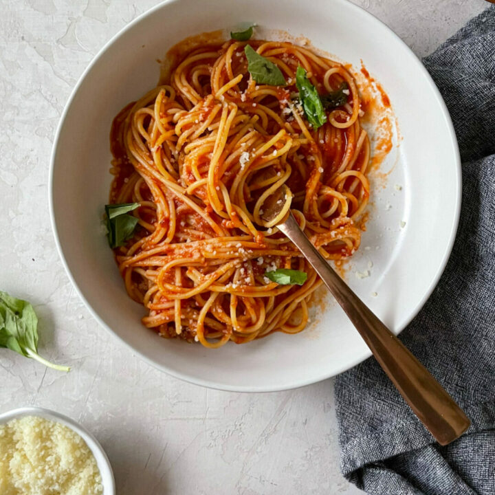 Classic Spaghetti Pomodoro from The Bear | Sarcastic Cooking